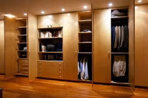 Xử lý tủ quần áo bị mọt tấn công