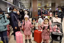 11h30: Chuyến bay đầu tiên đưa gần 300 người Việt Nam tại Ukraine về tới Nội Bài