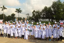 Tận mắt thấy những cô bò ở "Resort" góp công vào ly sữa học