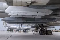 Tên lửa hành trình Kh-101 treo dưới thân máy bay ném bom chiến lược Tu-95MSM
