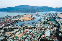 Cận cảnh cảng Quy Nhơn bị bán cổ phần với giá 'rẻ như cho'