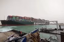 Nghẽn kênh đào Suez đẩy giá dầu tăng, thương mại toàn cầu thiệt hại 6-10 tỉ USD/tuần