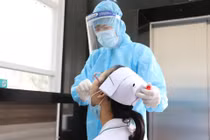 Ngành y tế TPHCM tăng cường nhân lực lấy mẫu xét nghiệm Covid-19