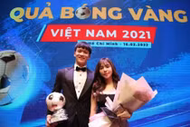 Bạn gái sánh vai cùng Hoàng Đức trên thảm đỏ nhận Quả bóng vàng là ai?