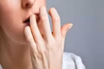 Nghĩ nhiều móng tay cụt lủn