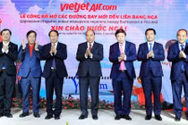 Chủ tịch nước Nguyễn Xuân Phúc cùng lãnh đạo đoàn Việt Nam tham dự lễ công bố các đường bay.
