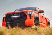 Tundra là phiên bản bán tải của Land Cruiser thế hệ mới vì chiếc xe sử dụng chung nền tảng TNGA-F tương tự mẫu SUV kia. 