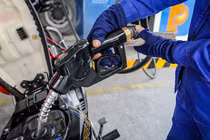 Giá xăng lập kỷ lục mới vào ngày mai?