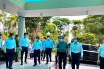 Thủ tướng Chính phủ Phạm Minh Chính đến thăm và kiểm tra công tác phòng chống dịch Covid-19 tại Công ty Savipharm