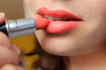 Bà bầu dùng son không độc hại