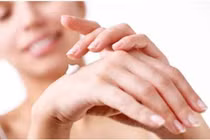 Mẹo nhỏ cho bàn tay hết nứt nẻ mùa đông