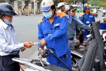 Giá xăng vượt 30.000 đồng/lít