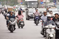 Vội vã quặt xe chạy trốn cảnh sát 141, cô gái nổi nhất phố Hà Nội
