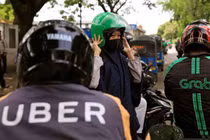 Grab không phạm luật khi mua Uber tại Việt Nam 