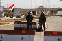 Quân đội Syria truy quét tội phạm nổi dậy, xe quân cảnh Nga bị tấn công ở Daraa