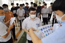 Hơn 7.000 thí sinh bước vào kỳ thi đánh giá tư duy của Đại học Bách Khoa. (Ảnh: Thanh Tùng/TTXVN).