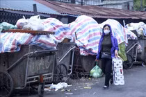 Hà Nội 'ngộp thở' vì rác thải
