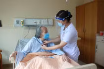 Để người cao tuổi an toàn trong đại dịch Covid-19 