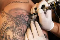 Nguy cơ bệnh tật từ xăm trổ