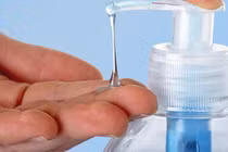 Viêm da do rửa tay bằng cồn