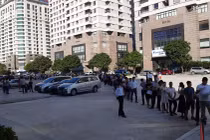 Mua nhà ở xã hội phải 'lót tay' môi giới