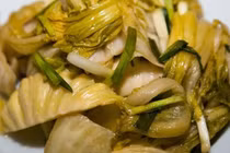 Dưa muối để lâu độc hại