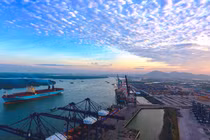 5 thuyền viên trên tàu chở hàng Indonesia dương tính SARS-CoV-2