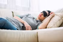 Ngủ trưa cải thiện tâm trạng, trí nhớ 