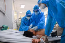 Có nên tự mua thuốc điều trị Covid-19?