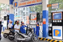 Giá xăng giảm 3.600 đồng/lít