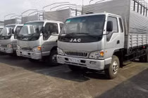 Hai năm khóc ròng, tồn kho chục ngàn ô tô, càng buôn càng lỗ