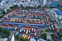 Xe khách đậu ở Bến xe Miền Đông dịp Tết Nguyên đán 2020.