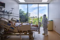 TP.HCM cần làm gì để tránh viễn cảnh quá tải hệ thống y tế?