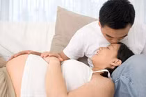 Có nên “cấm vận” chồng khi mang thai?