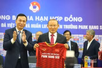 Gia hạn hợp đồng, HLV Park Hang-seo nhận lương bao nhiêu?