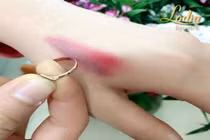 Không dùng vàng thử chì trong son