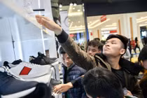 Thổi giá hàng chục lần, rồi giảm 95% dịp Black Friday tại Việt Nam