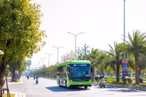 Xe buýt điện VinBus chính thức tham gia mạng lưới vận tải công cộng Hà Nội