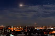 Không quân Israel không kích ngoại ô Damascus