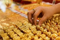 Vì sao giá vàng SJC cao hơn thế giới gần 8 triệu đồng/lượng?
