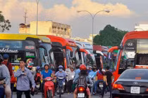 Vé xe Tết Nguyên đán năm nay giá ra sao, bán thế nào?