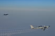 F-22 Raptor Mỹ và CF-18 Canada chặn Tu-142 Nga ở phía bắc Alaska