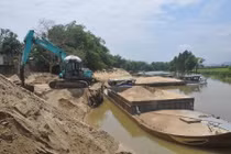Hưng Yên: Buông lỏng quản lý, nhiều bãi tập kết cát, sỏi nằm ngoài quy hoạch