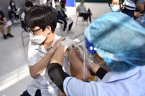 Không nóng vội, đi từng bước chắc chắn đảm bảo an toàn khi tiêm vắc xin COVID-19 cho trẻ 5-11 tuổi