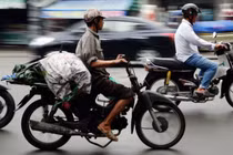 Xe máy cũ thải ra khí độc gì?