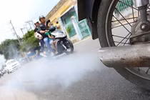Hà Nội: Kiếm soát khí thải xe máy, cải thiện môi trường