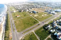 Khi mua bán đất nền, các nhà đầu tư nên chú ý, cẩn trọng để tránh gặp những rủi ro.