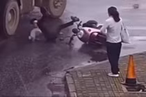 Video: Phản xạ tuyệt vời thoát khỏi tay tử thần