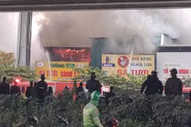 Đang cháy lớn ở Nguyễn Xiển