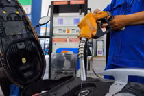 Giảm giá xăng RON 95, dầu diesel